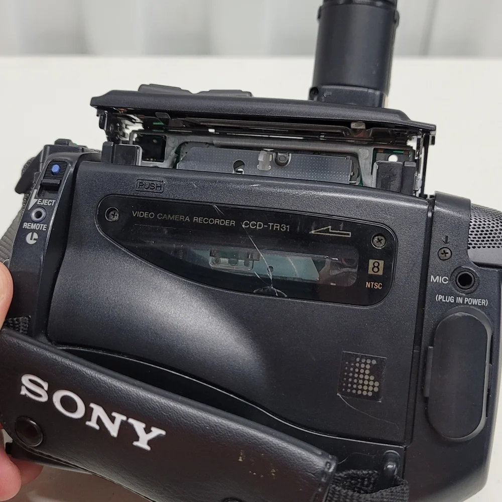 Sony Handycam CCD-TR31 8mm Video 8 Camcorder *For Parts Or Repair!*